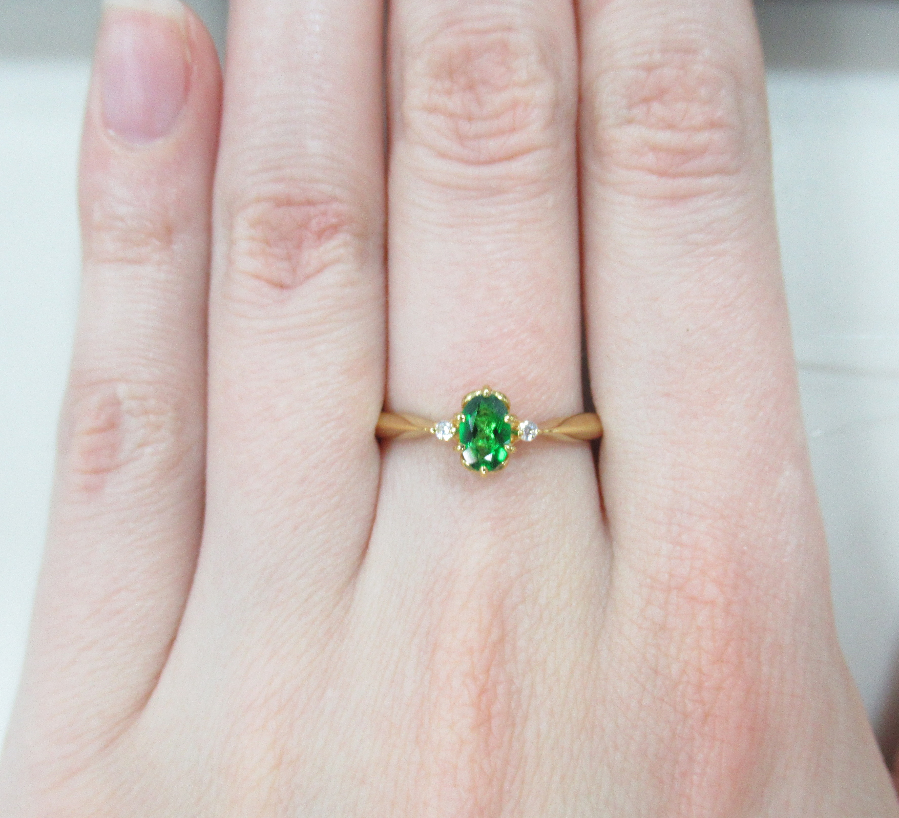 Серебряное кольцо с зеленым топазом